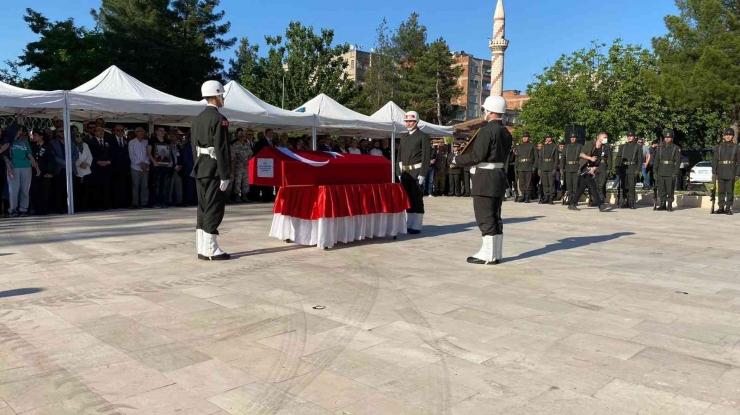 Şehit Uzman Çavuş Serttaş Diyarbakır’da Gözyaşları Arasında Son Yolculuğuna Uğurlandı