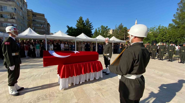 Şehit Uzman Çavuş Serttaş Diyarbakır’da Gözyaşları Arasında Son Yolculuğuna Uğurlandı