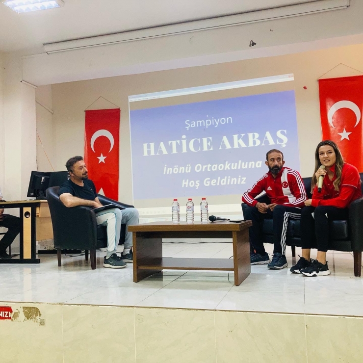 Dünya Kadınlar Boks Şampiyonu Hatice Akbaş’ın Dua Vurgusu