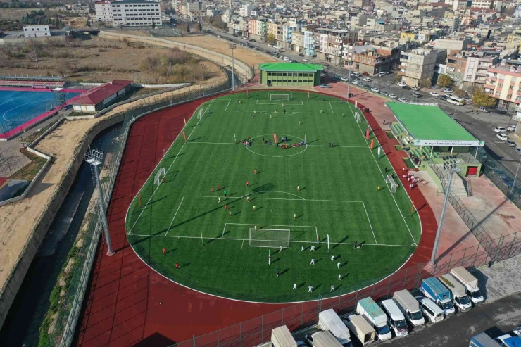 Başkan Şahin M. Hayri Özkeçeci Spor Kompleksini Gezdi