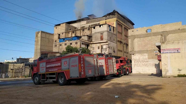 Terlik Fabrikasında Korkutan Yangın