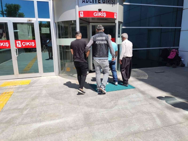 Uyuşturucu Suçundan Aranan 8 Kişi Yakalandı