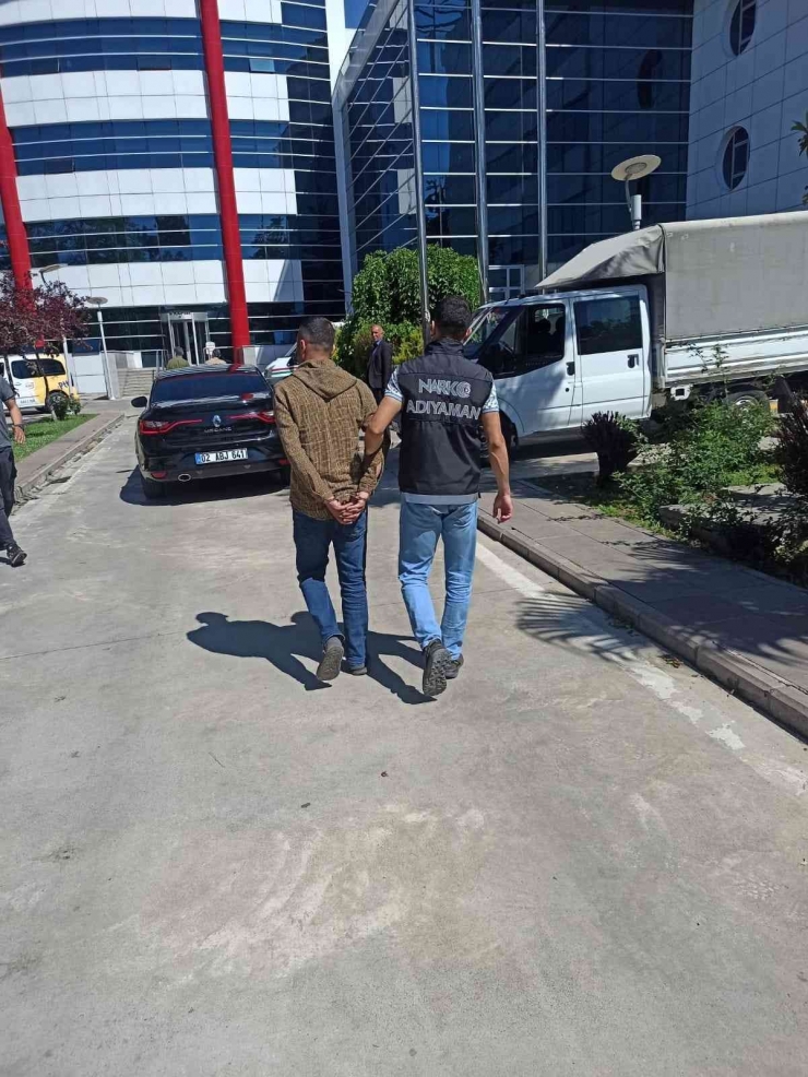 Uyuşturucu Suçundan Aranan 8 Kişi Yakalandı