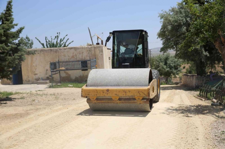 Karaköprü Kırsalında Yol Hizmeti Sürüyor