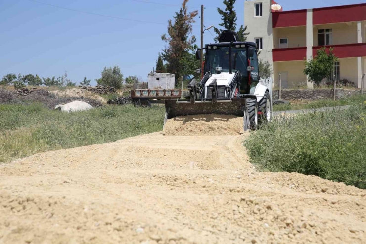 Karaköprü Kırsalında Yol Hizmeti Sürüyor