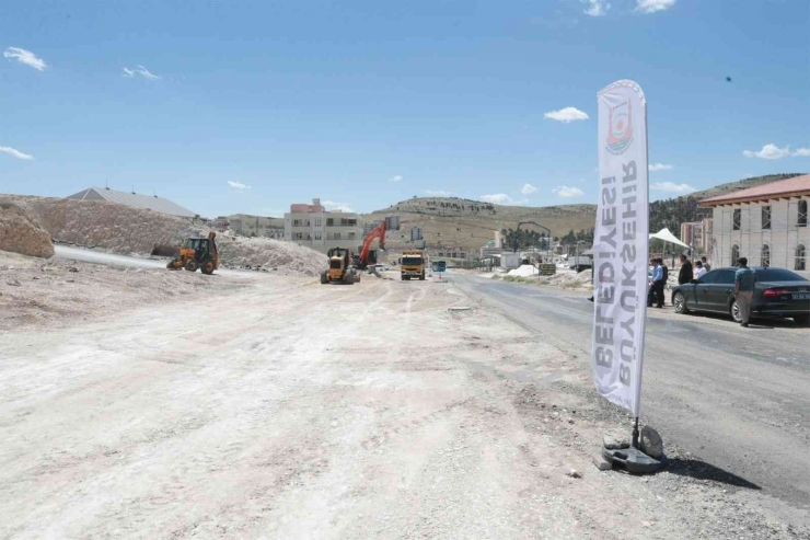 Millet Bahçesine Modern Yol