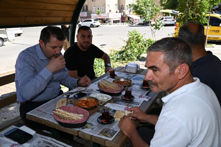 Vali Ayhan, Hafta Sonu Temaslarını İlçelerde Sürdürüyor