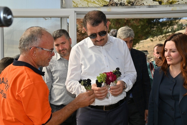 Vali Ayhan, Hafta Sonu Temaslarını İlçelerde Sürdürüyor