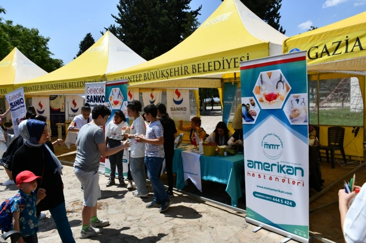 Festivale Katılanların Kan Şekerini Ölçtüler