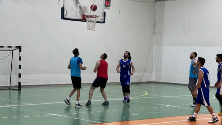 Basketbol Şampiyonasında Tıp Fakültesi Birinci