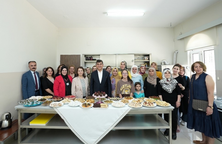 Şehitkamil’de Kadınların El Emekleri Görücüye Çıktı