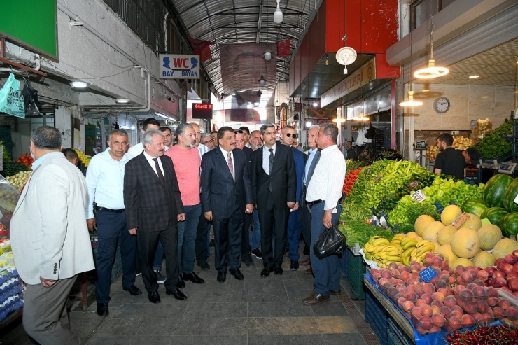 Başkan Gürkan, Şire Pazarında Esnaf İle Bir Araya Geldi