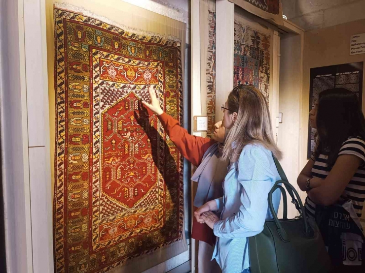 Üniversite Öğrencilerinden Halı Ve Kilim Müzesine Ziyaret