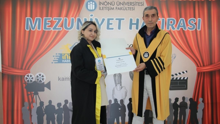 Dereceye Giren İletişimcilere Plaket