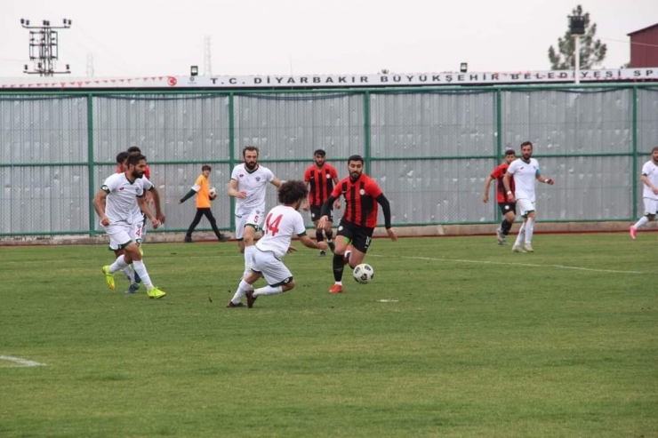 Bağlar Belediyespor Futbolda Geleceğin Yıldızlarını Arıyor