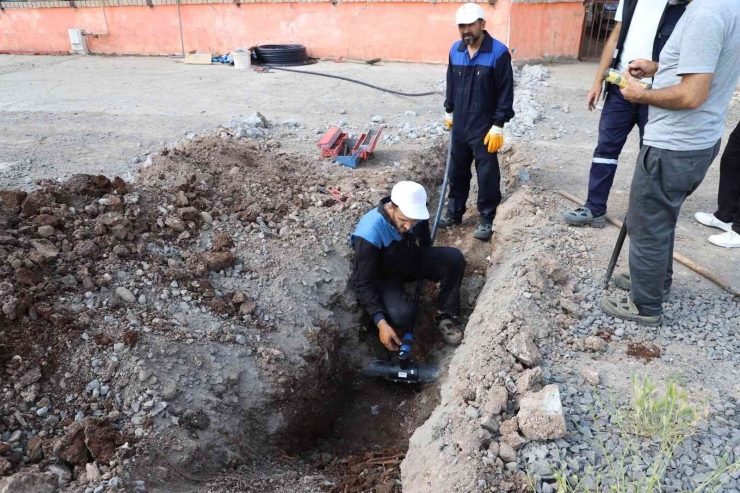 Diski Ekiplerinden 100 Evler’de Abone Bağlantı Çalışması