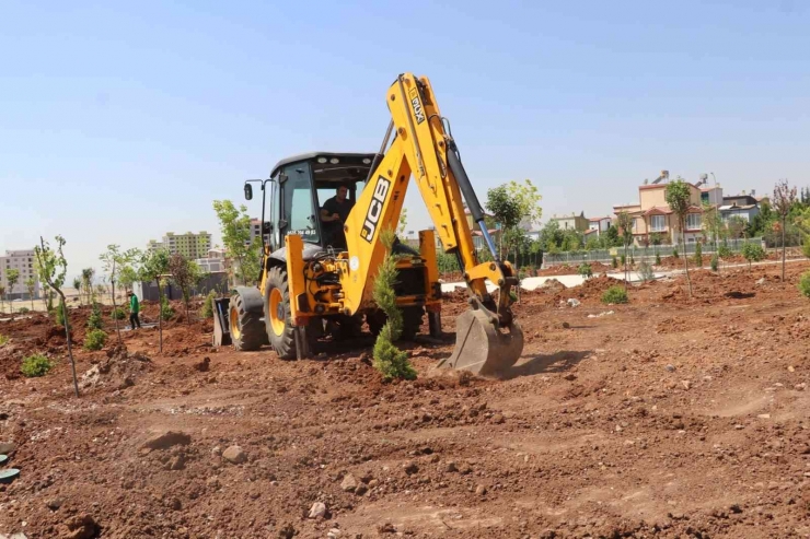 Karaköprü’de Yeni Yeşil Alanların Yapımı Sürüyor