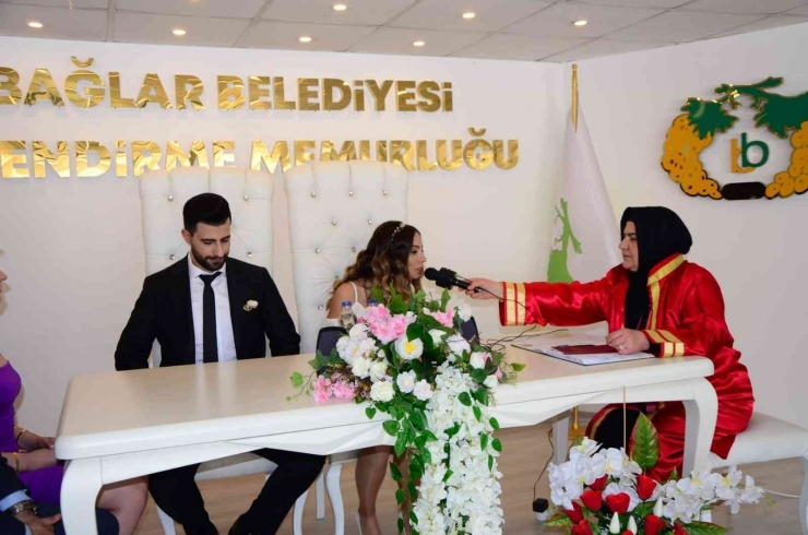 Bağlar Belediyesinde Son 5.5 Ayda 460 Nikah İşlemi Gerçekleştirildi