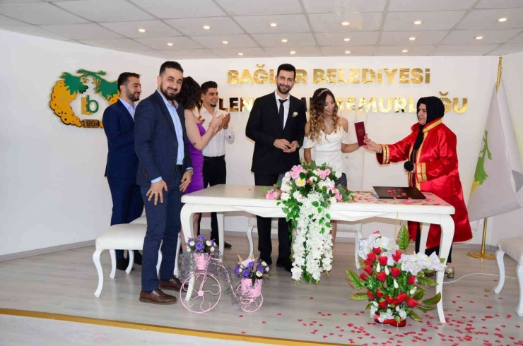 Bağlar Belediyesinde Son 5.5 Ayda 460 Nikah İşlemi Gerçekleştirildi