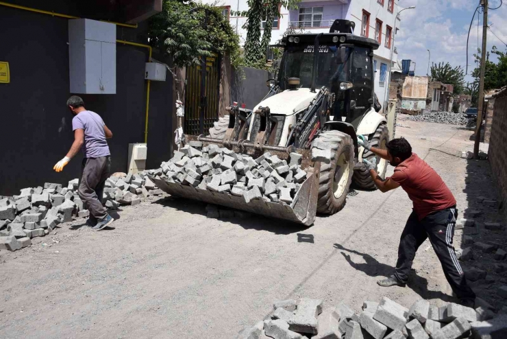 Siverek’te Üst Yapıyı Yenileme Çalışmaları Sürüyor