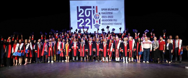 Gaün Spor Bilimleri Fakültesi Öğrencileri Coşkuyla Mezun Oldu