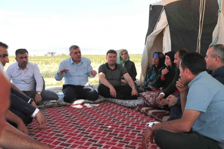 Konya’daki Şanlıurfalı Mevsimlik Tarım İşçilerini Ziyaret Ettiler