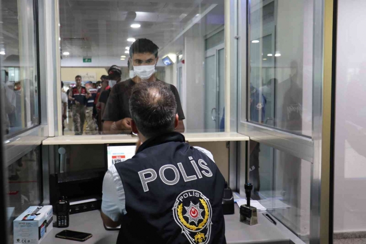 Malatya’da 3 Günde Bin 135 Kaçak Göçmen Sınır Dışı Edildi