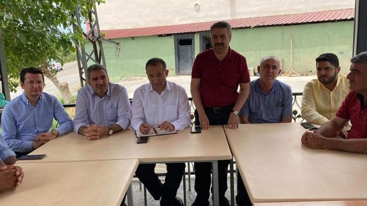 Ak Parti, Köy Başkanları İle Buluşmayı Sürdürüyor