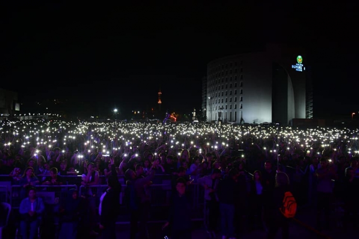 Ünlü Sanatçı Kıraç, Kiraz Festivalinde Sevenleriyle Buluştu