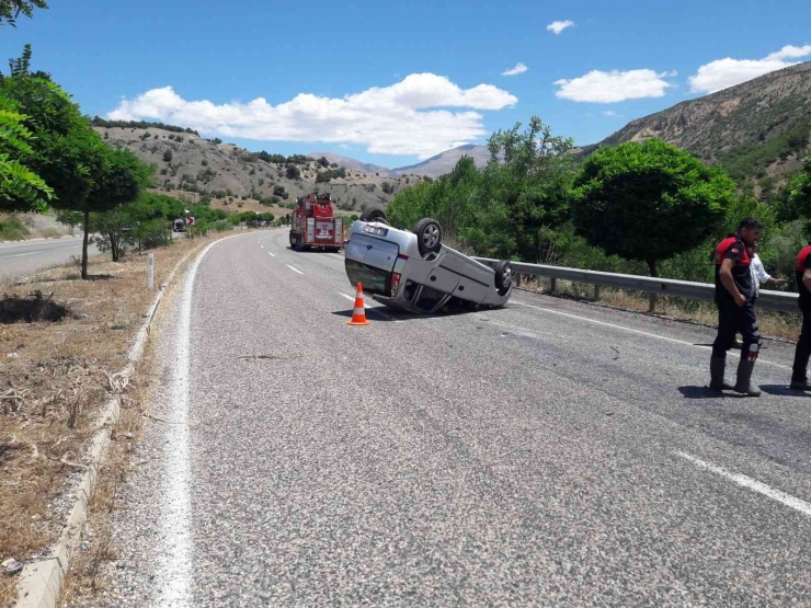 Takla Atan Otomobilde Bulunan 2 Kişi Yaralandı