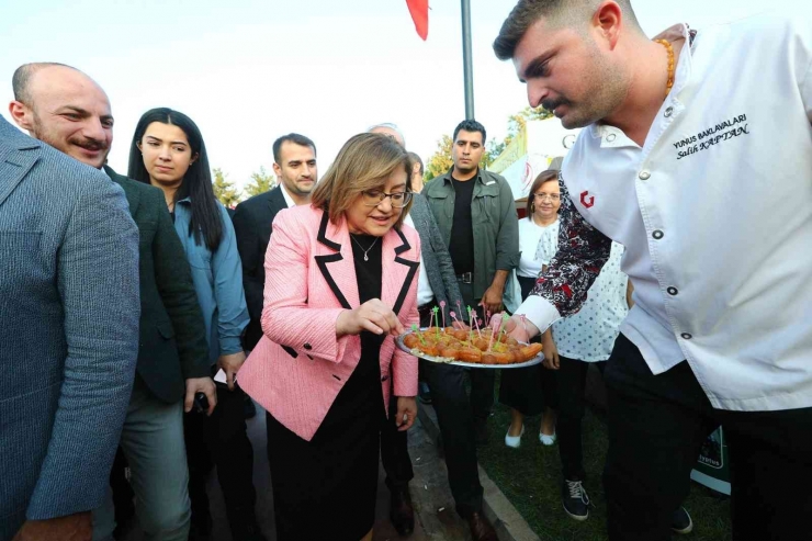 Fatma Şahin, Hemşehri Dernekleri Festivali’nin Açılışını Yaptı!