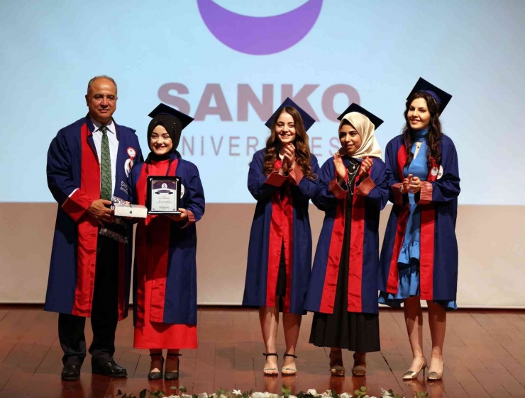 Sanko Üniversitesi’nde Mezuniyet Heyecanı