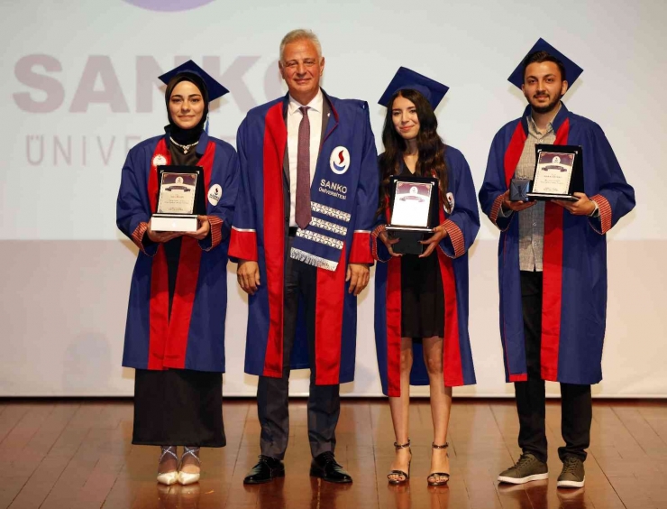 Sanko Üniversitesi’nde Mezuniyet Heyecanı