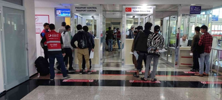 Yabancı Uyruklu 107 Göçmen, Malatya’dan Sınır Dışı Edildi