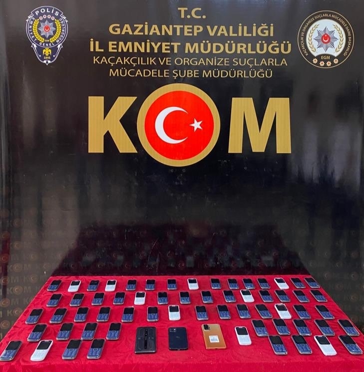 Atık Kağıt Toplama Aracından 3 Bin Paket Kaçak Sigara Çıktı