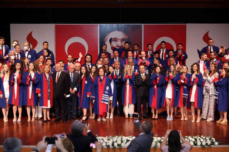 Sanko Üniversitesi Tıp Fakültesinde Mezuniyet Coşkusu