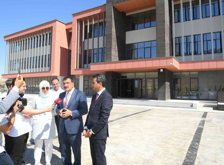 Malatya’ya Yeni Bir Fen Lisesi Kazandırıldı