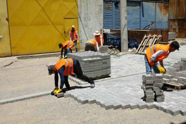 Yenişehir Belediyesi’nin Yol Çalışmaları Devam Ediyor