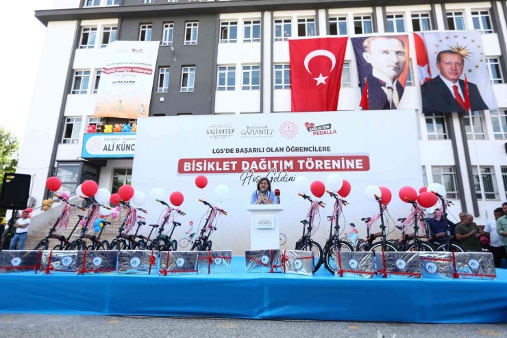 Lgs Türkiye Birincisine Bisiklet Ve Bilgisayar Hediyesi