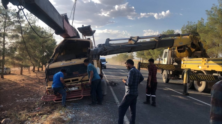 Şanlıurfa’da Devrilen Vincin Sürücüsü Yaralandı