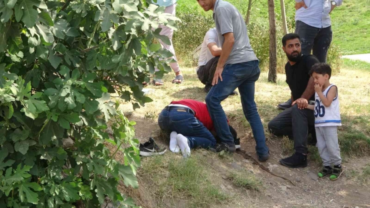 Fotoğraf İçin Tarihi Surlara Çıkan Vatandaş Metrelerce Yükseklikten Düştü