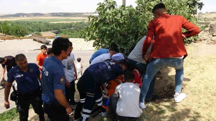 Fotoğraf İçin Tarihi Surlara Çıkan Vatandaş Metrelerce Yükseklikten Düştü