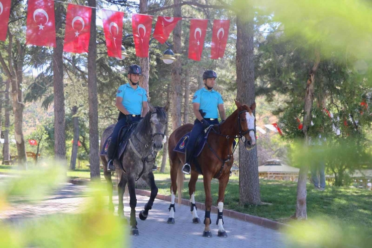 Atlı Jandarma Timlerinden Piknik Alanlarında Denetim