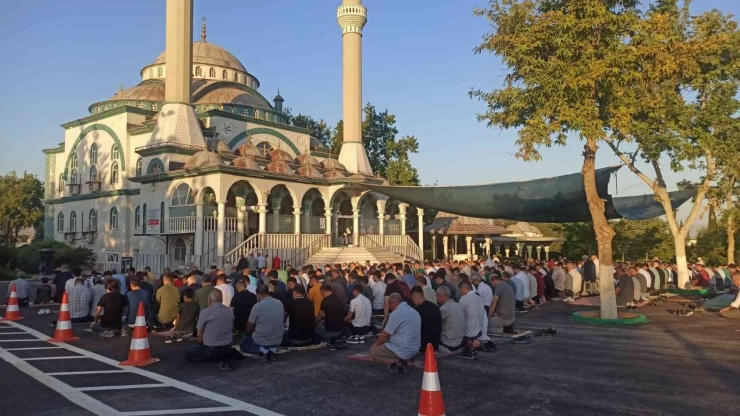 Malatya’da Kurban Bayramı Namazında Camiler Doldu