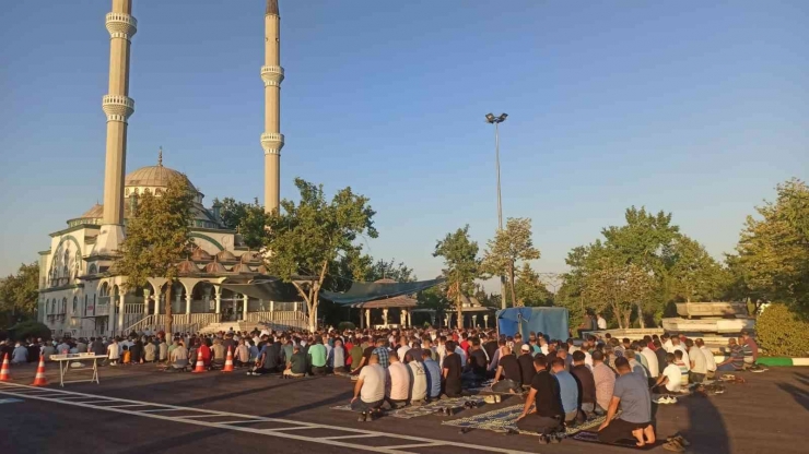 Malatya’da Kurban Bayramı Namazında Camiler Doldu