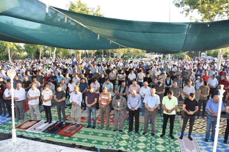 Malatya’da Kurban Bayramı Namazında Camiler Doldu