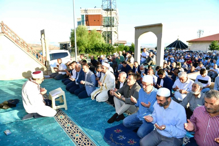 Yeşilyurt Gedik Namazgâh’ında Bayram Namazına İlgi Büyük Oldu