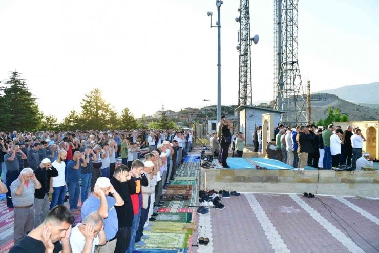 Yeşilyurt Gedik Namazgâh’ında Bayram Namazına İlgi Büyük Oldu