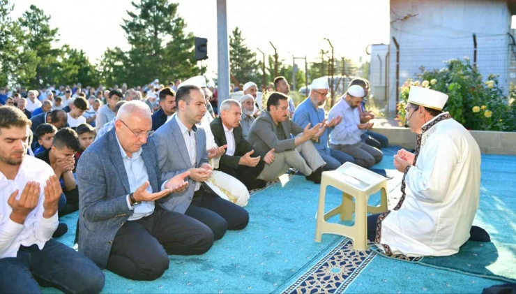 Yeşilyurt Gedik Namazgâh’ında Bayram Namazına İlgi Büyük Oldu