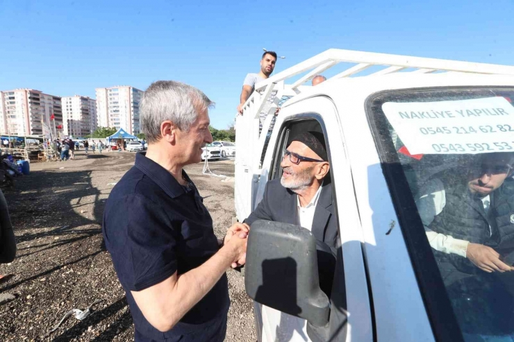 Başkan Tahmazoğlu Kurban Kesim Alanlarını Gezdi